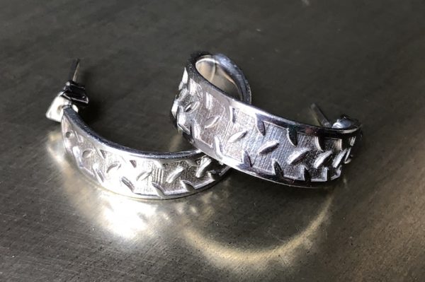 Tuff-Links Earrings in Silver with Diamond-Cut Pattern